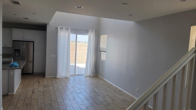 Building Photo - 305 Paseo Gusto
