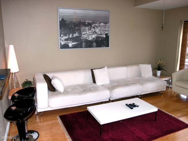 Building Photo - Studio, 1 bath  - 420 I St