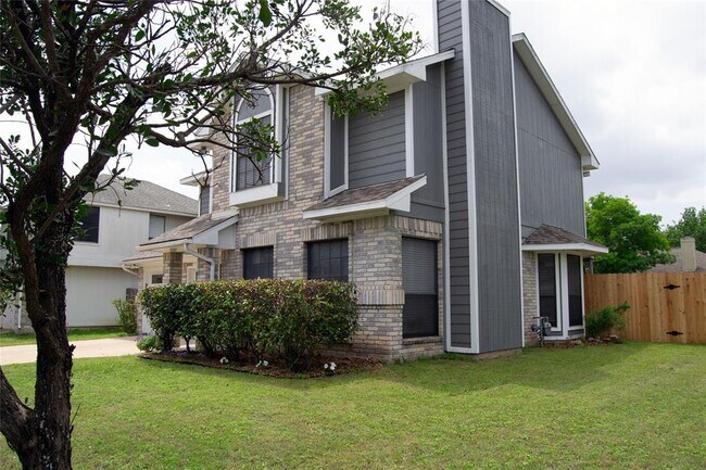 Building Photo - 2501 Autrey Dr