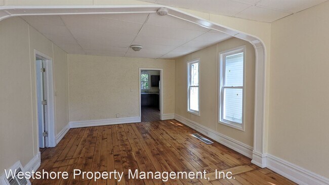 Building Photo - 3 br, 1 bath House - 384 Iona Ave.
