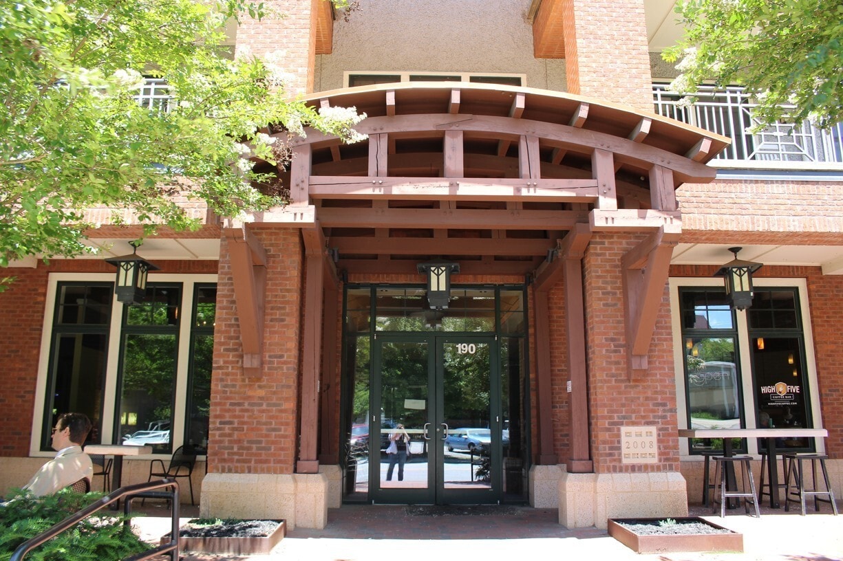 Primary Photo - Downtown - Modern Condo minutes from the c...