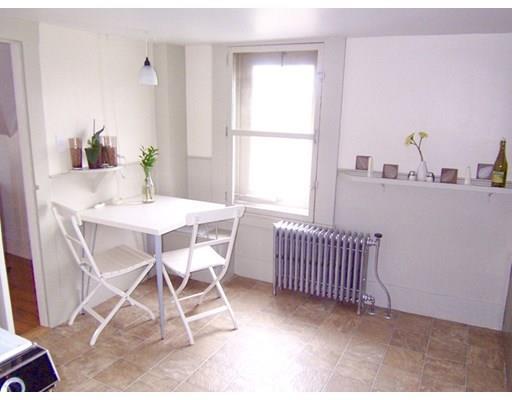 Building Photo - 26 Washington Square