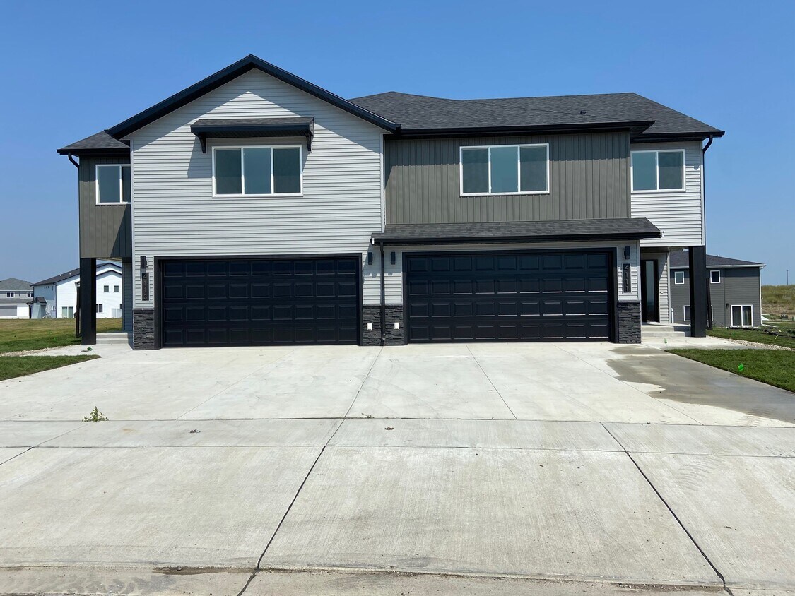 4113 Steel Pl, Bismarck, ND 58503 House Rental in Bismarck, ND