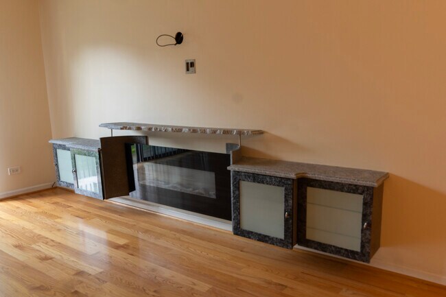 Building Photo - 1026 Castilian Ct