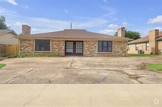 Building Photo - 919 Southmoor Dr