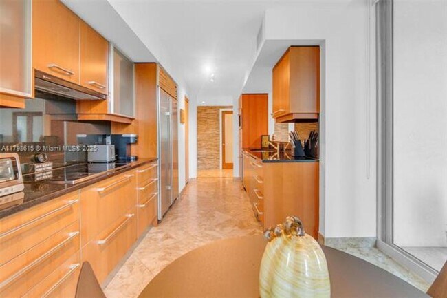 Foto del edificio - 1331 Brickell Bay Dr