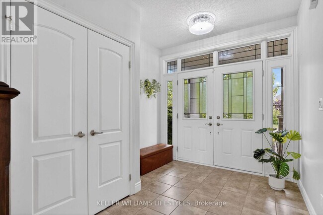 Photo du bâtiment - 2200 Dogwood Crescent