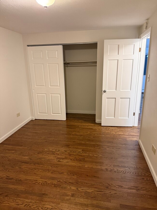 Building Photo - 1410 S Ash St