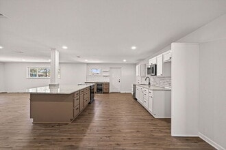 Building Photo - 192 Oriole Dr