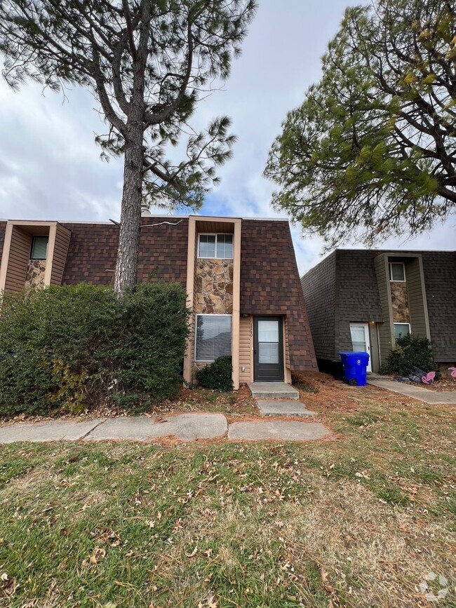 Building Photo - 1240 Northcliff Ave