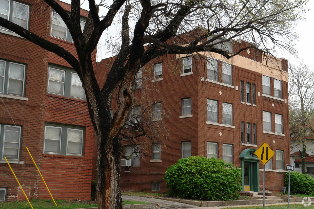 Foto del edificio - College Hill Apartments