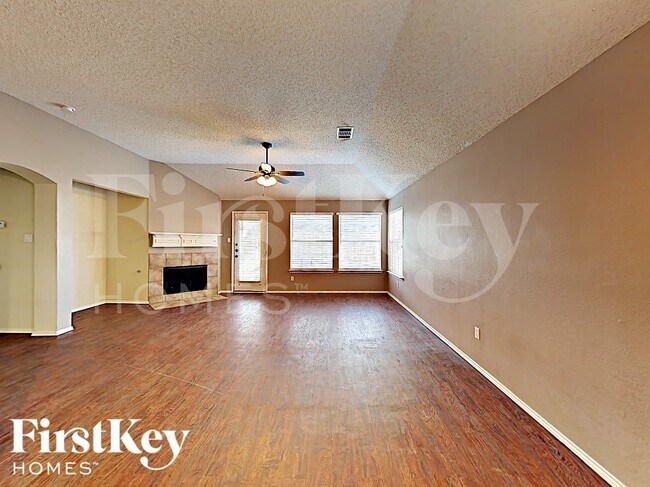 Foto del edificio - 516 Pineview Ln