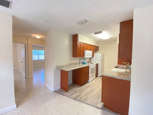 Foto del edificio - Enjoy Downtown living in this 2/1 Duplex!!