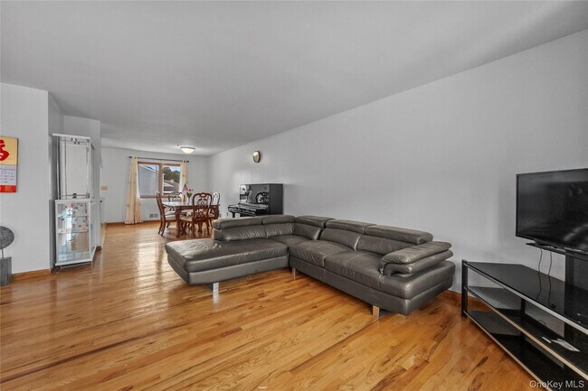 Foto del edificio - 35 Westwind Rd