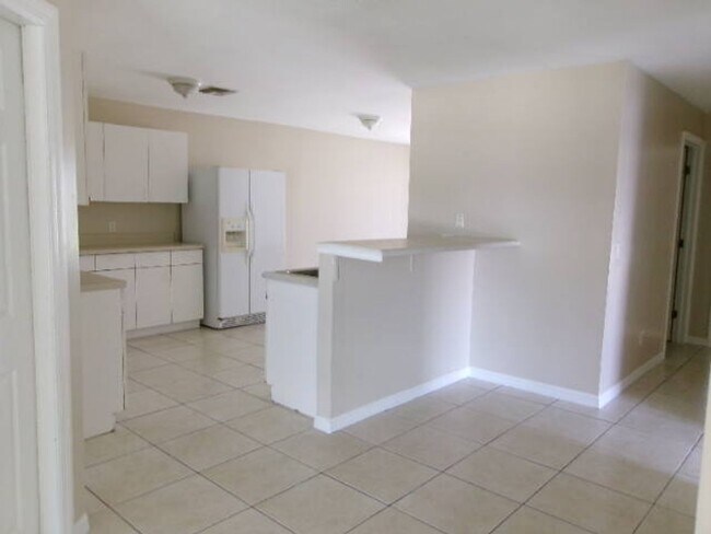 Foto del edificio - SW Cape 3/2/1 Duplex Avail Now