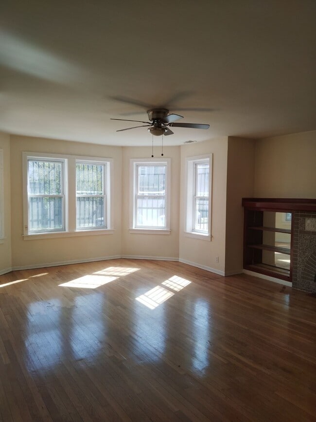 Building Photo - 7318 S Dorchester Ave