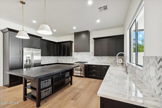 Building Photo - 1420 N 78th St