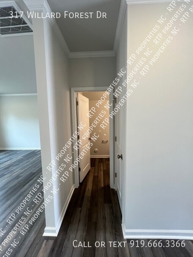 Foto del edificio - 317 Willard Forest Dr