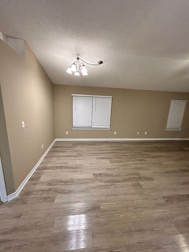 Foto del edificio - 341 Cotton Bay Ln