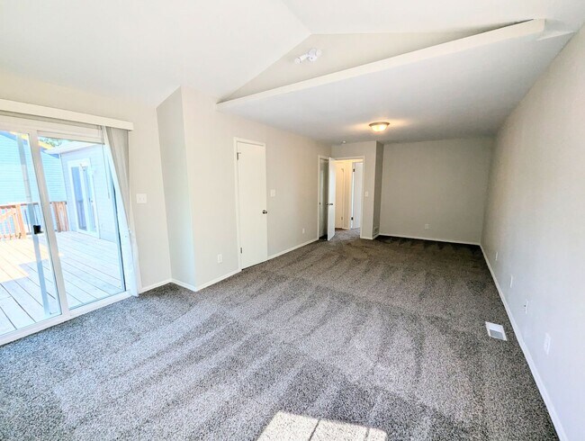 Building Photo - Beautiful 3 bed 2 bath home - Ready Now!