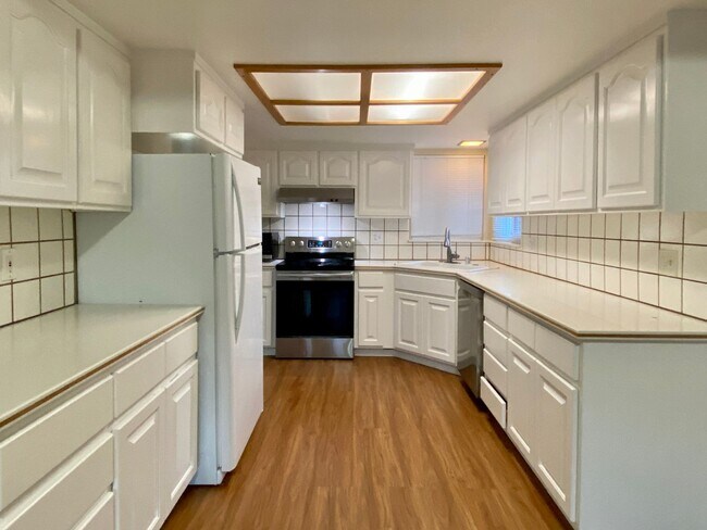 Foto del edificio - Spacious 3 Bedroom 2 Bath Home in Desirabl...