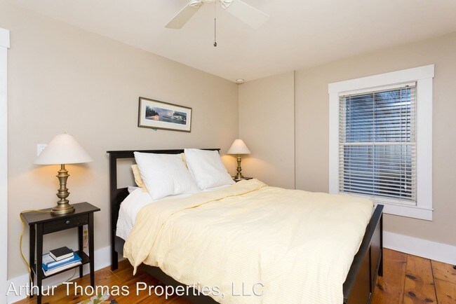 Building Photo - 2 br, 1.5 bath House - 432 Spruce St. Unit 2