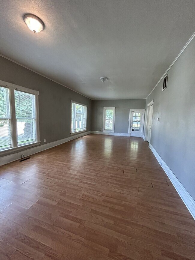 Foto del edificio - Newly Painted, 3 Bedroom and 1 Bathroom Si...