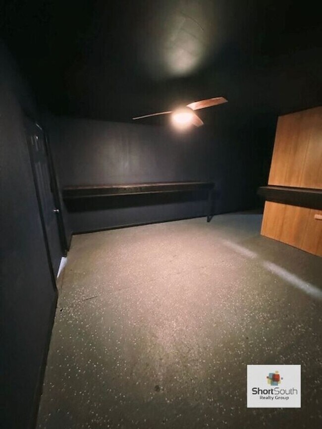 Foto del edificio - Nice main floor commercial space for rent