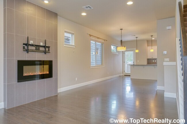 Foto del edificio - Amazing 3 BR | 2.5 BA Modern Townhome in Highly Desirable 45 Degree Central Community | Located A...