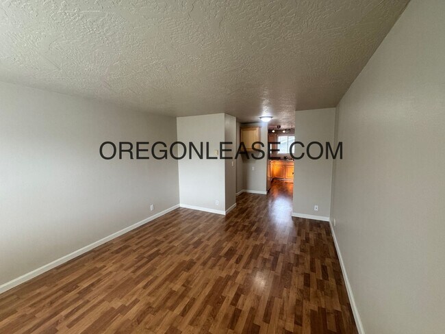 Foto del edificio - 2 Bed one bath South Hills duplex