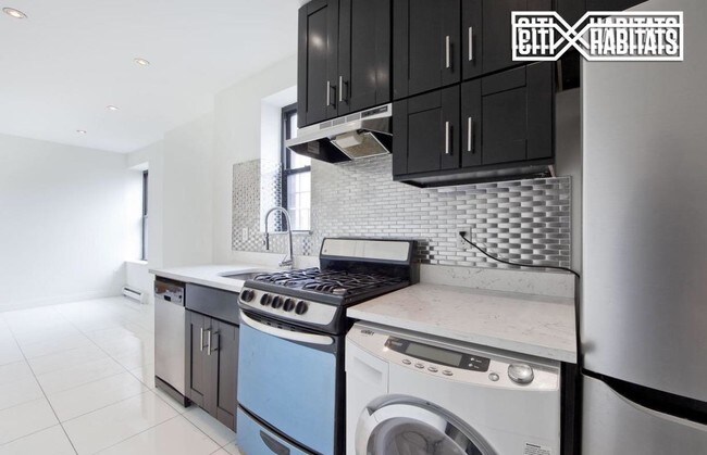 Building Photo - 71 W 107th St