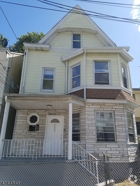 Building Photo - 252 N 4th St