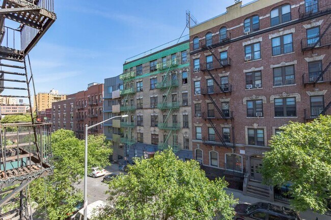 Foto del edificio - 120 E 102nd St