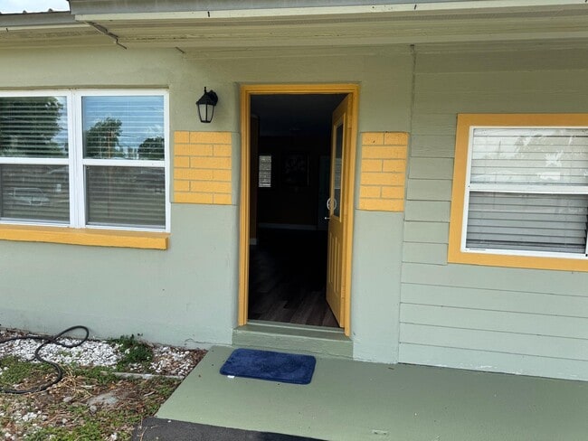 Building Photo - 11115 Hannaway Dr