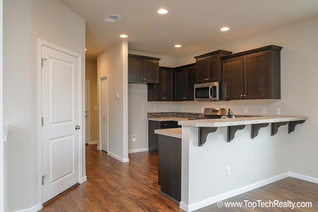 Foto del edificio - Gorgeous Newer Corner Lot Home with 4 bedr...