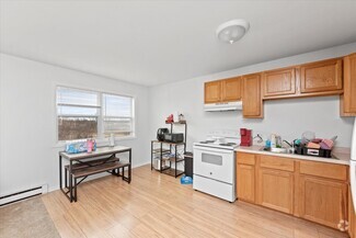 Building Photo - 542 N Carol Ln