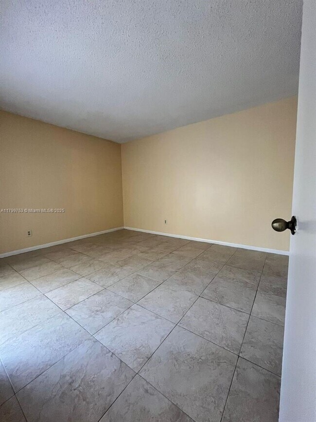 Foto del edificio - 3470 Foxcroft Rd