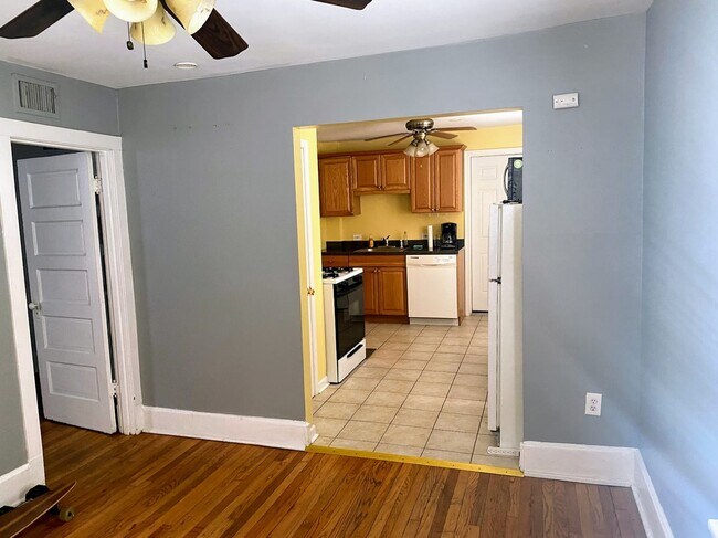 Foto del edificio - 3709 N Bosworth Ave