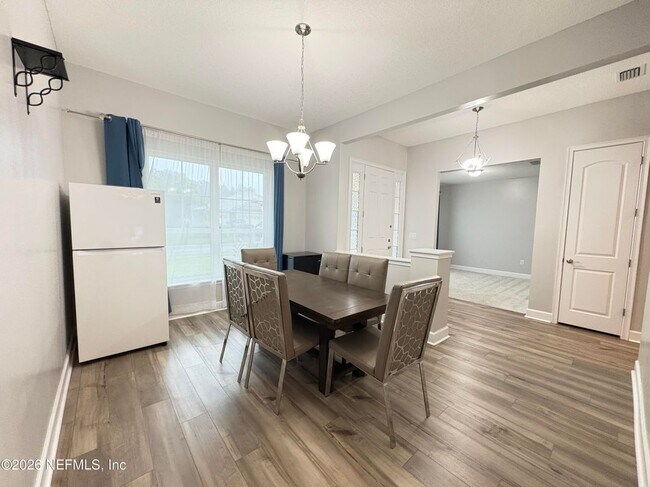 Foto del edificio - 104 Linda Lake Ln