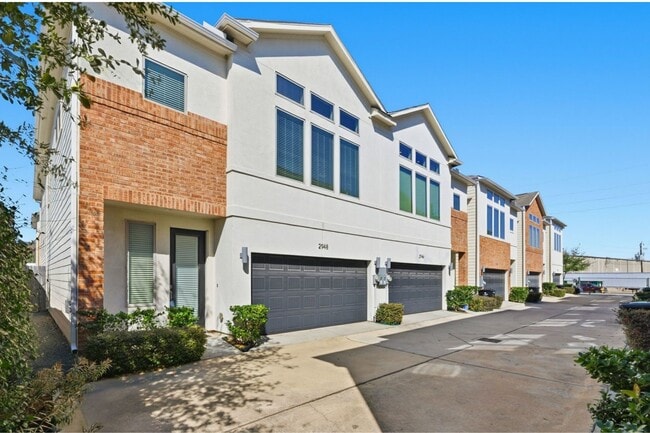 Building Photo - 2948 Alice St