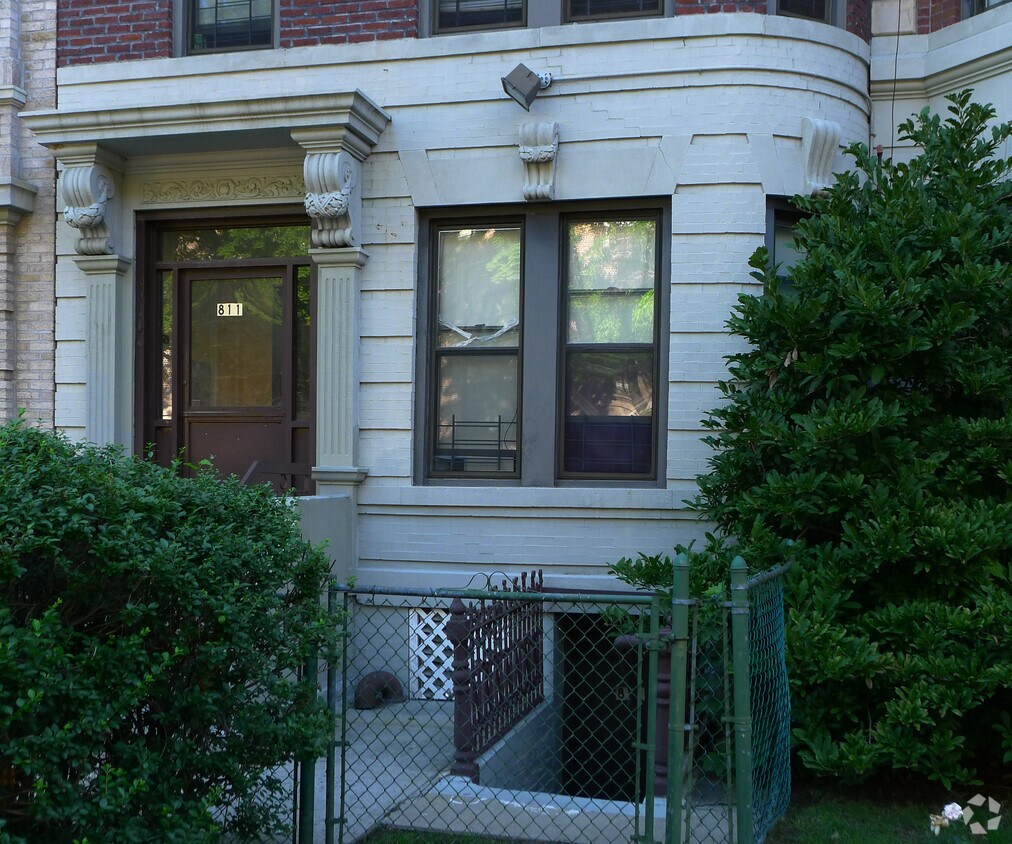 Building Photo - 811 Ocean Ave