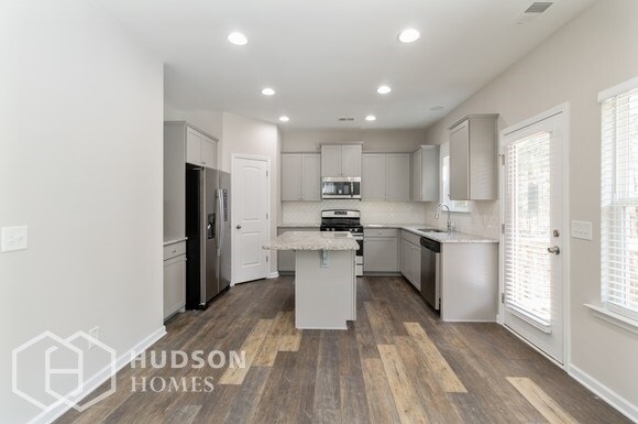 Foto del edificio - NOW AVAILABLE! - 49 Minima Ct, Dallas, GA,...