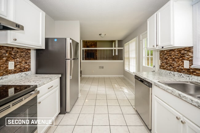 Building Photo - 2209 Summertown Dr