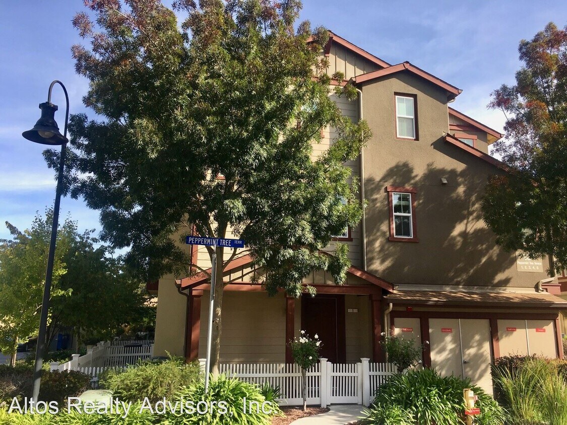 Primary Photo - 234 Peppermint Tree Terrace