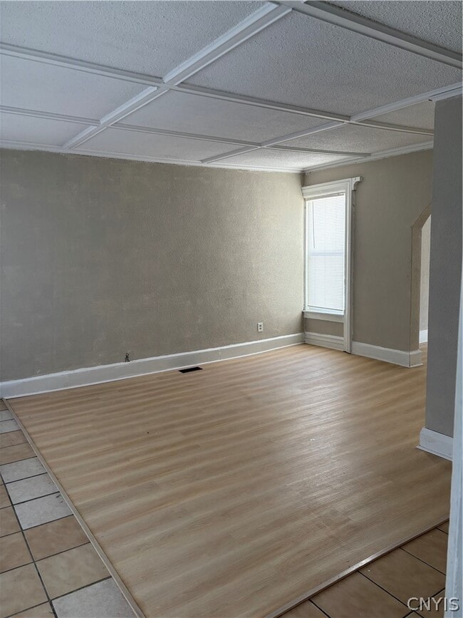 Building Photo - 108 Maple St