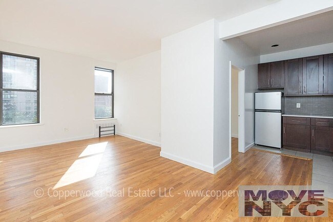 Building Photo - 55 E 95th St