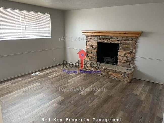 Foto del edificio - Upland Dr. Upper Unit Duplex.