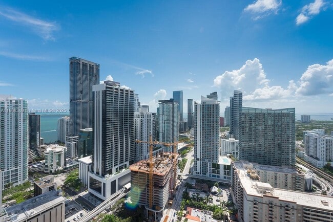 Foto del edificio - 45 SW 9th St