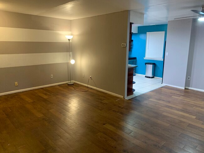 Foto del edificio - 4000 Gypsy Ln
