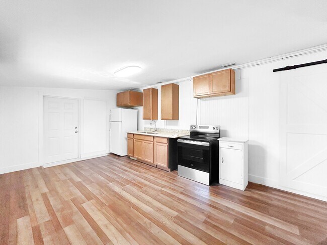 Building Photo - 8405 Aero Ave